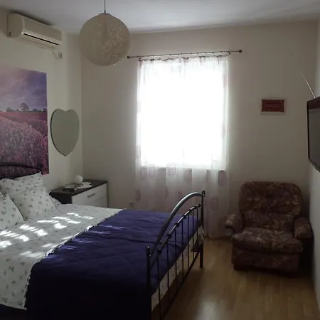& Abba בית הארחה 3*